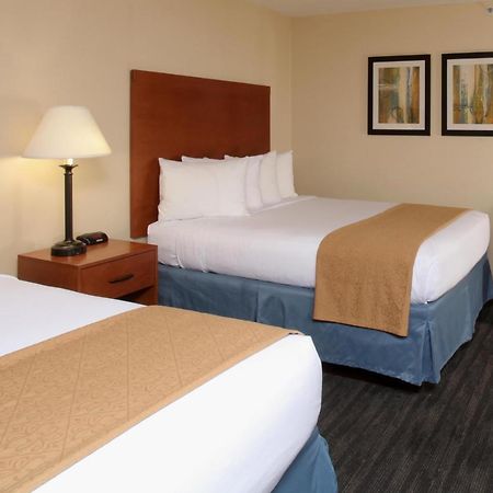 Quality Inn Oakwood Fairwood Екстериор снимка