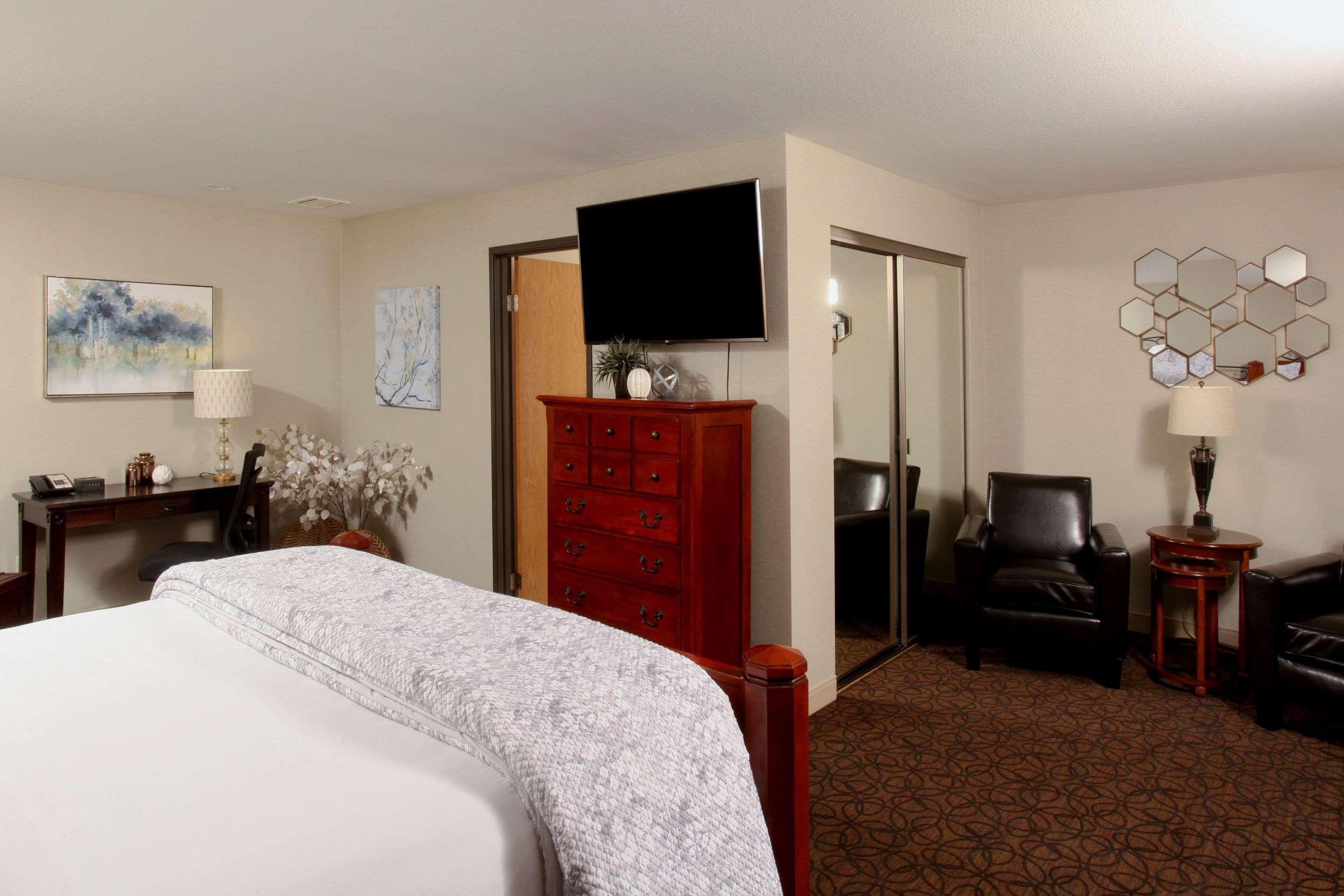 Quality Inn Oakwood Fairwood Екстериор снимка