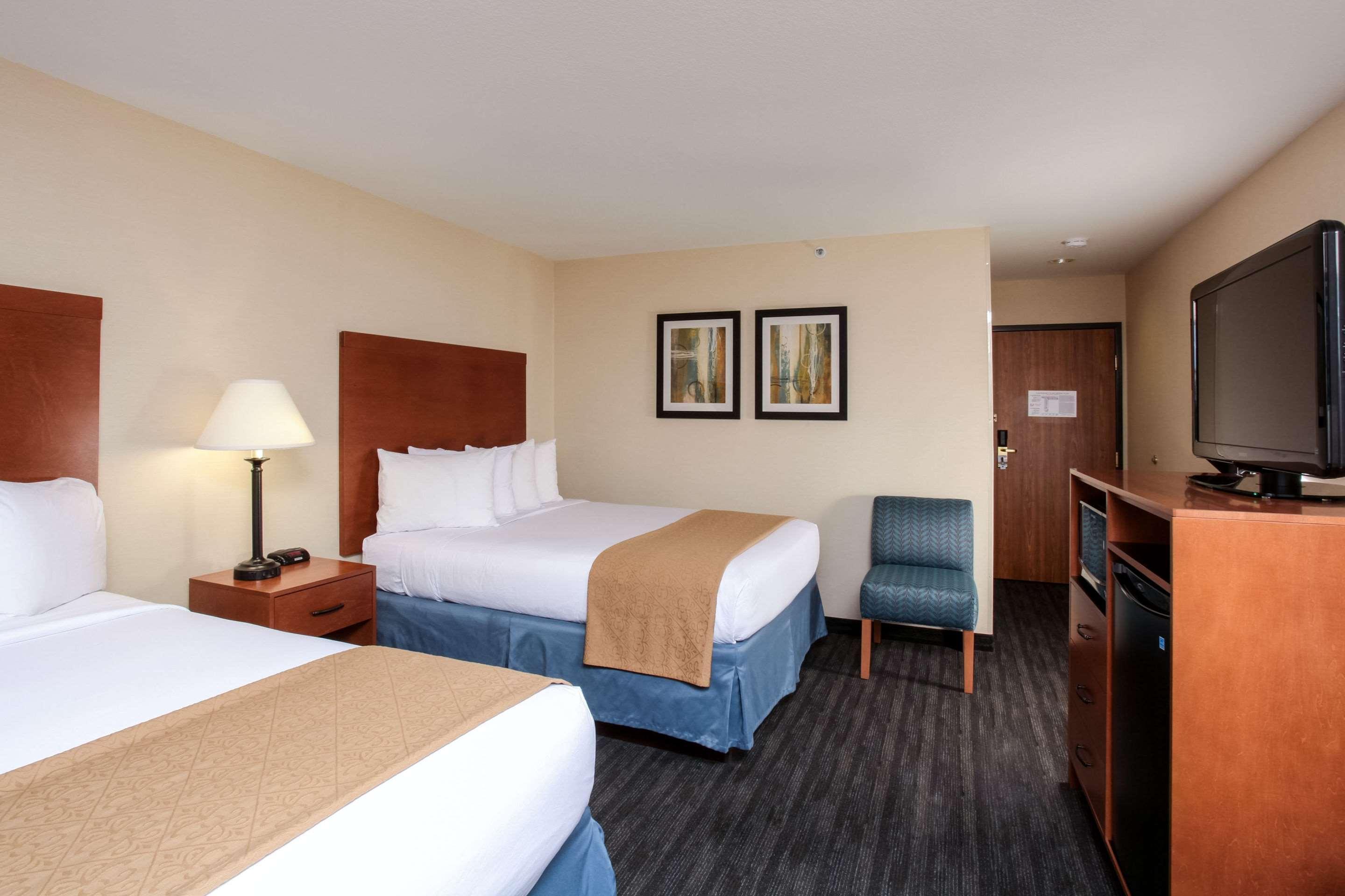 Quality Inn Oakwood Fairwood Екстериор снимка