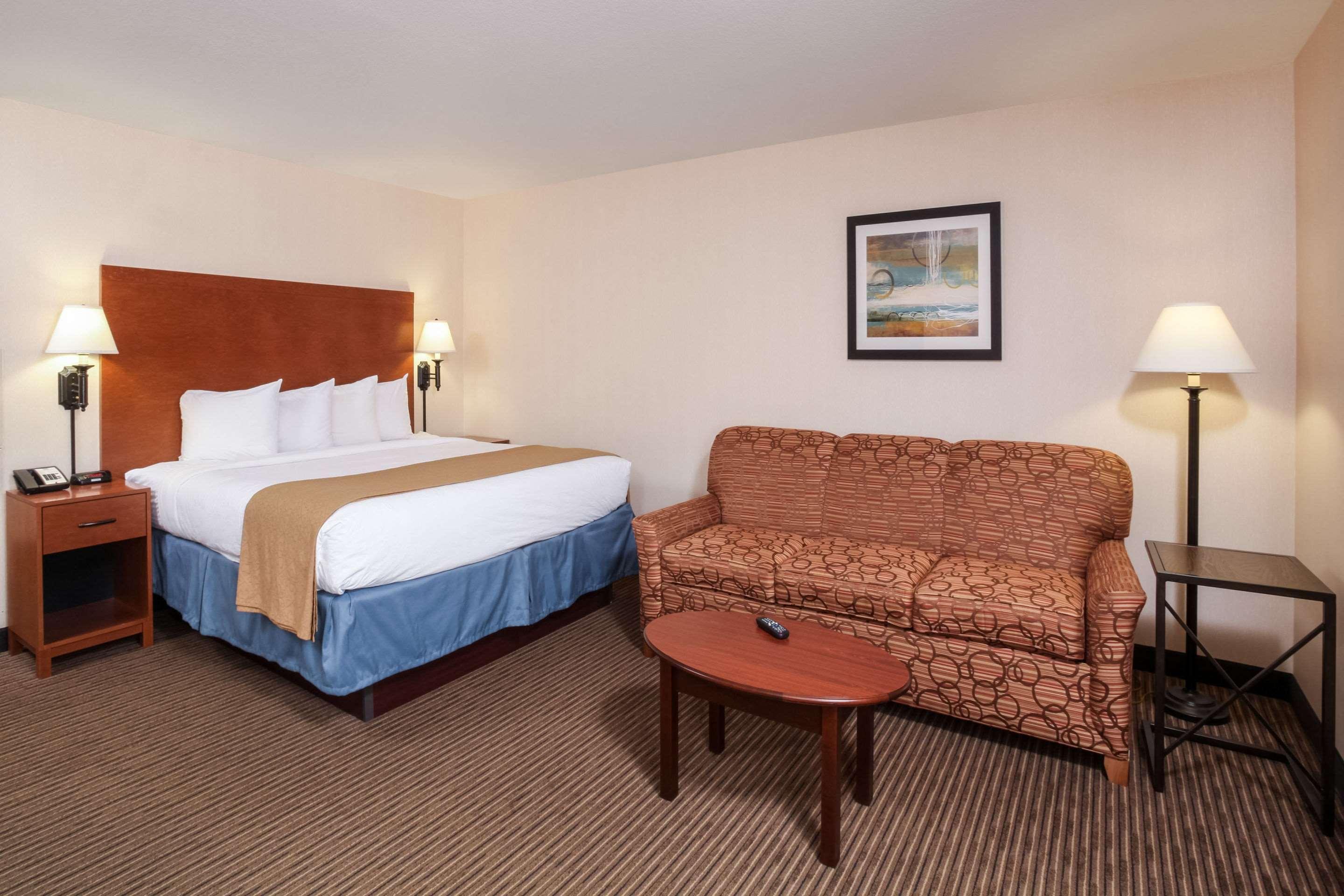 Quality Inn Oakwood Fairwood Екстериор снимка
