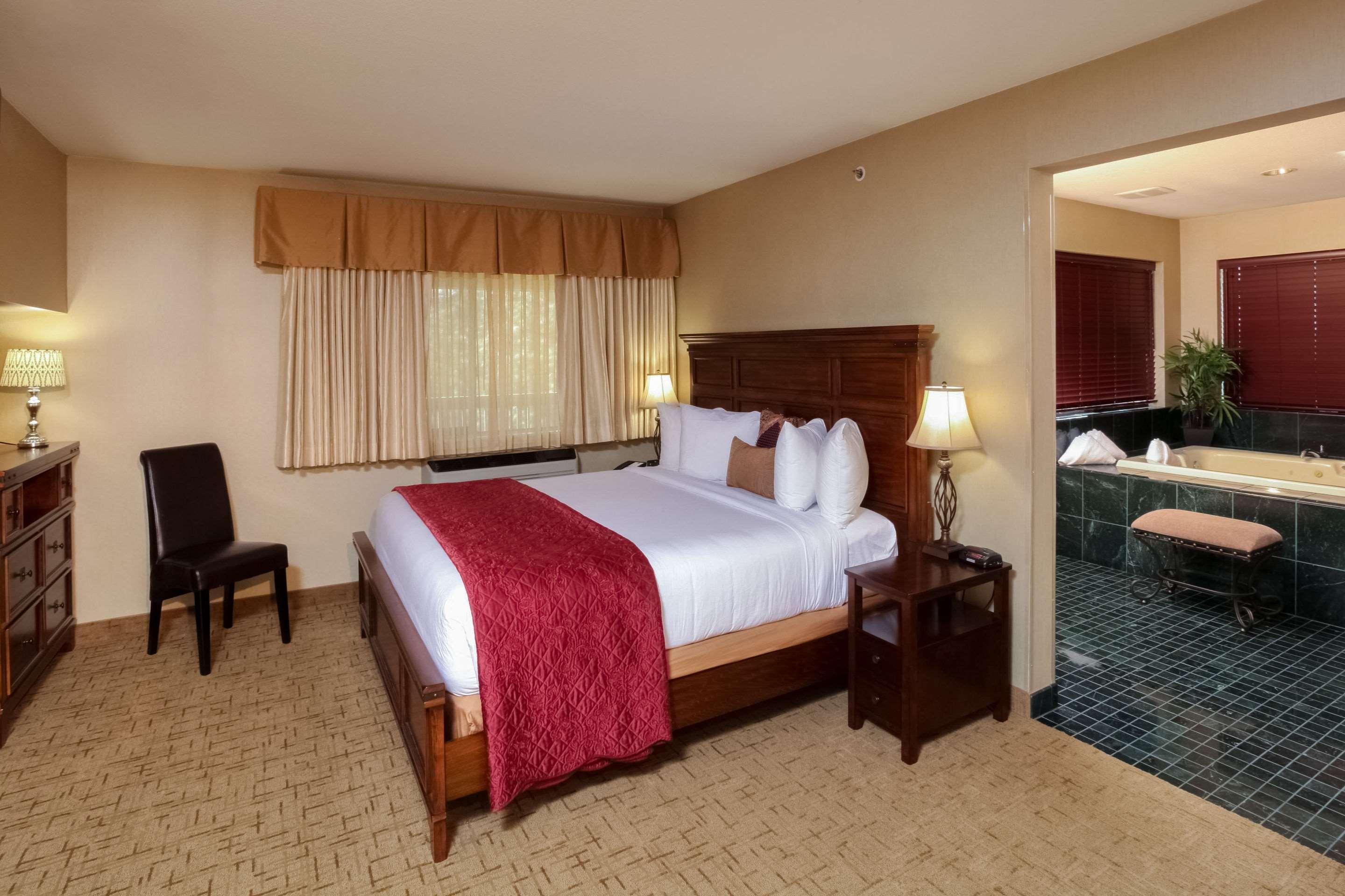 Quality Inn Oakwood Fairwood Екстериор снимка