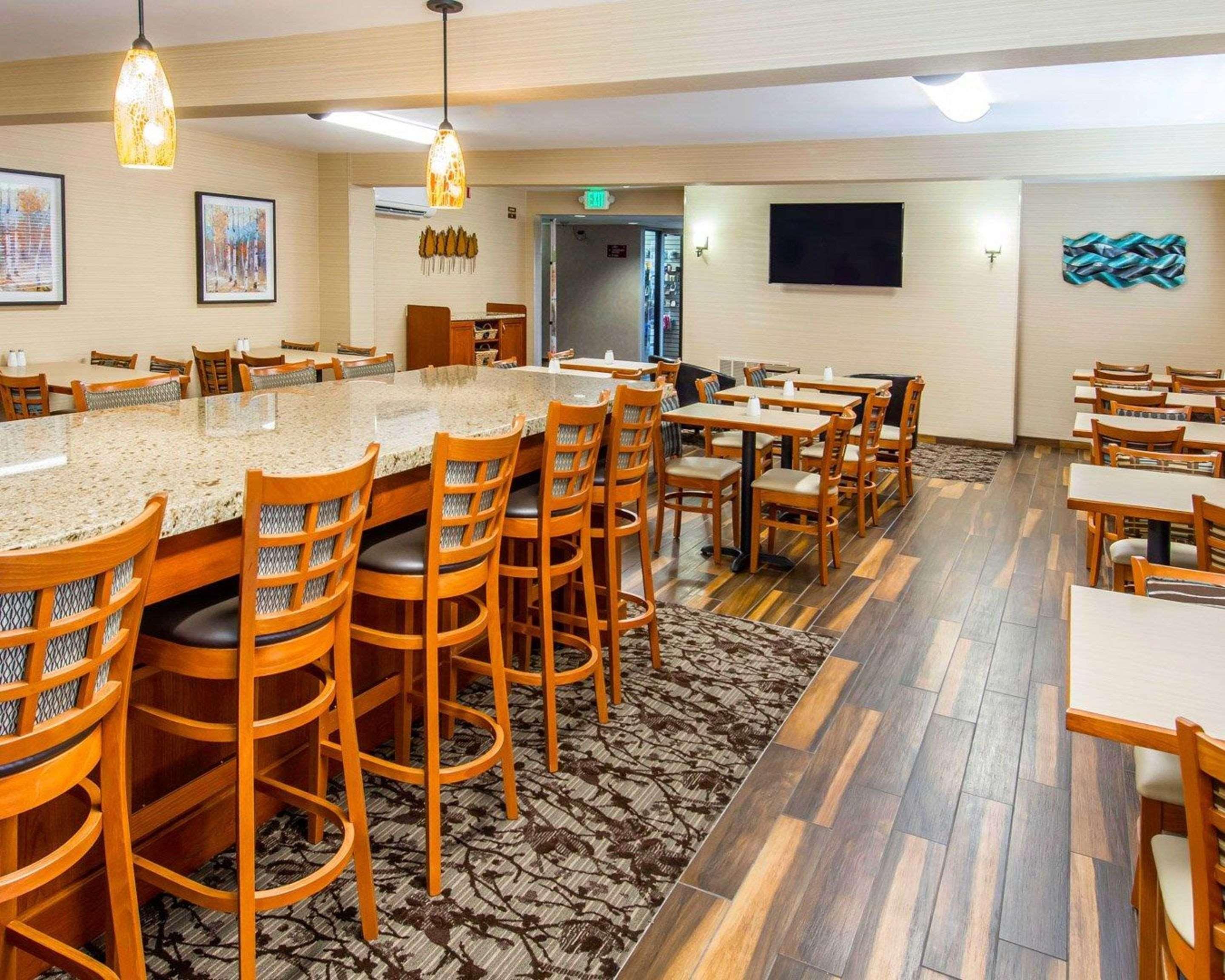 Quality Inn Oakwood Fairwood Екстериор снимка