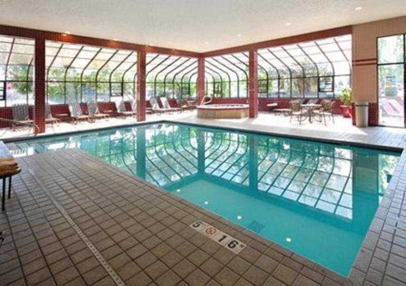 Quality Inn Oakwood Fairwood Екстериор снимка